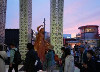 سفری حسی در دل فرهنگ آذربایجان؛ از مشبک‌های سنتی تا فناوری‌های تعاملی