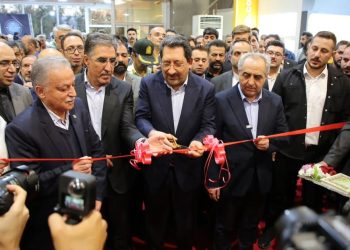 بازدید وزیر صمت از نمایشگاه تبریز متافو