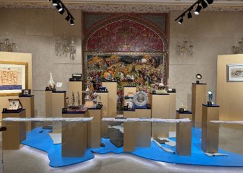 نمایشگاه اصفهان میزبان دیپلماسی؛ هدایای دیپلماتیک محمدجواد ظریف به نمایش درآمد