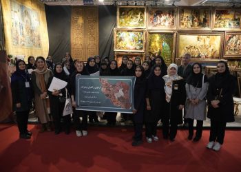 بازدید هنرجویان هنرستان امام صادق از سی‌وسومین نمایشگاه فرش دستباف