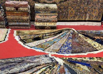 بازدیدکنندگان سی‌وسومین نمایشگاه فرش دستباف ایران چه کسانی بودند؟